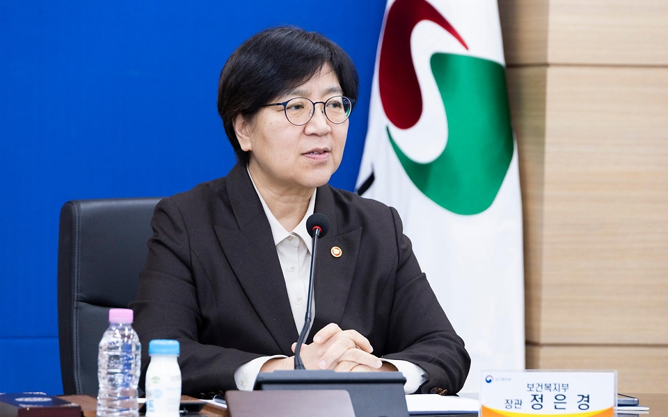 정은경 보건복지부 장관이 3월 21일 전라북도 임실군을 방문해 최근 발생한 일가족 사망사건 경위와 지방자치단체의 조치 현황을 파악하고 가족 돌봄 지원체계 전반에 대해 논의하고 있다.