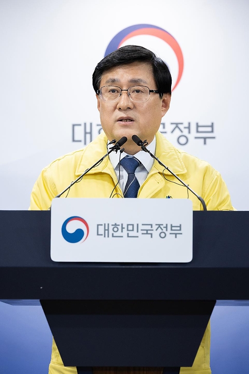 김성환 기후에너지환경부 장관이 3월 24일 서울 종로구 정부서울청사에서 브리핑을 갖고, 자원안보위기 '주의' 경보에 따라 승용차 5부제 등 에너지절약 국민 행동에 동참해 줄 것을 발표하고 있다.