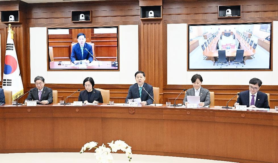 구윤철 부총리 겸 재정경제부 장관이 3월 25일 서울 종로구 정부서울청사에서 열린 '국가창업시대 전략회의'를 주재, 모두발언을 하고 있다.