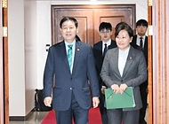 구윤철 부총리 겸 재정경제부 장관이 3월 25일 서울 종로구 정부서울청사에서 열린 '국가창업시대 전략회의'를 주재, 모두발언을 하고 있다.