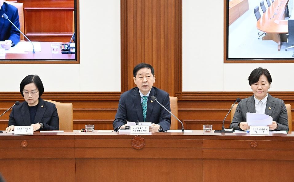 구윤철 부총리 겸 재정경제부 장관이 3월 25일 서울 종로구 정부서울청사에서 열린 '국가창업시대 전략회의'를 주재, 모두발언을 하고 있다.