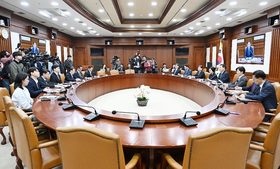 구윤철 부총리 겸 재정경제부 장관이 3월 25일 서울 종로구 정부서울청사에서 열린 '국가창업시대 전략회의'를 주재, 모두발언을 하고 있다.