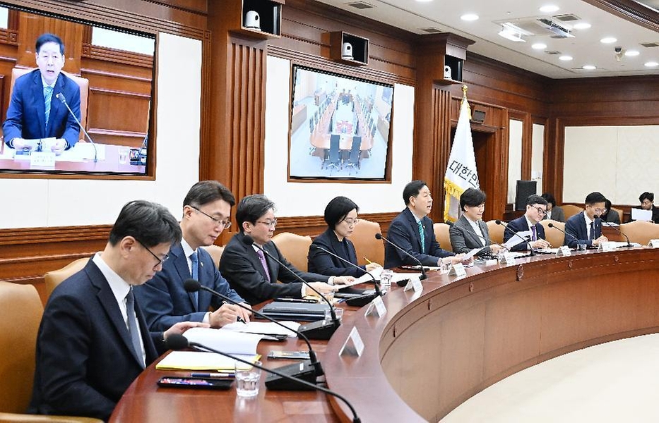 구윤철 부총리 겸 재정경제부 장관이 3월 25일 서울 종로구 정부서울청사에서 열린 '국가창업시대 전략회의'를 주재, 모두발언을 하고 있다.