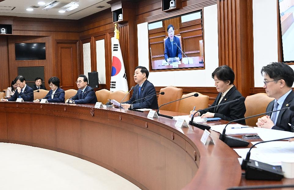 구윤철 부총리 겸 재정경제부 장관이 3월 26일 서울 종로구 정부서울청사에서 열린 '민생물가 특별관리 관계장관 TF'를 주재, 모두발언을 하고 있다.