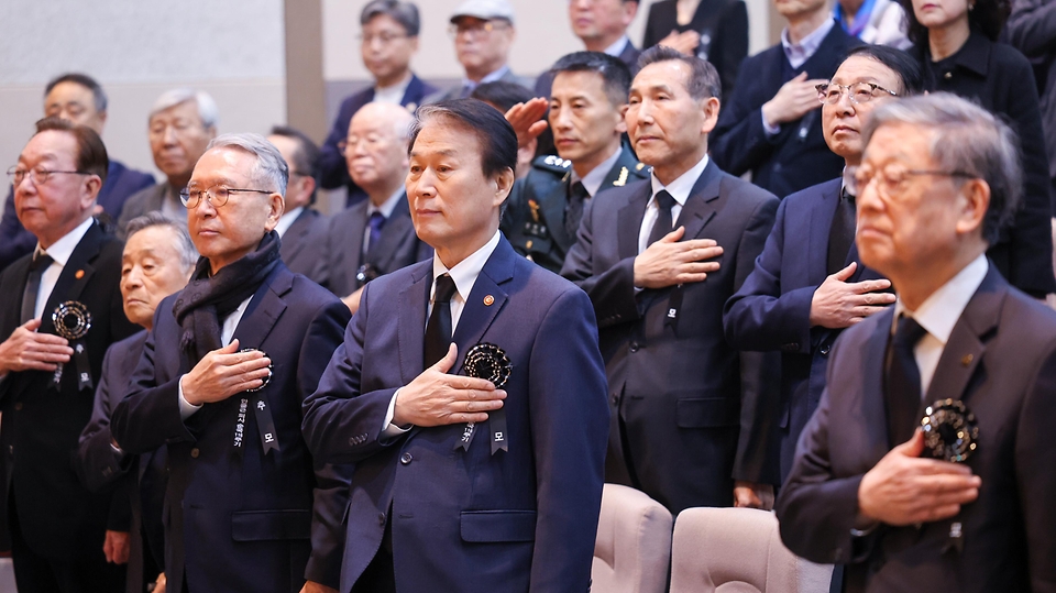 권오을 국가보훈부 장관이 3월 26일 서울시 중구 안중근의사기념관에서 열린 안중근 의사 순국 116주기 추모식에 참석해 추모사를 하고 있다.