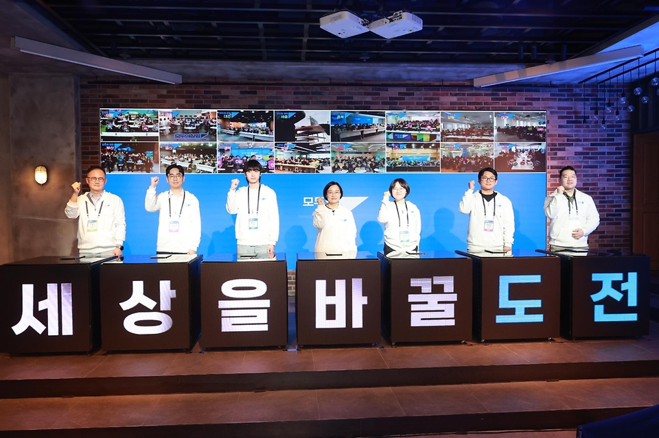 한성숙 중소벤처기업부 장관이 3월 25일 서울시 드림플러스 강남에서 국가창업시대 첫 번째 프로젝트인 '모두의 창업 프로젝트' 발대식을 개최하고 있다.