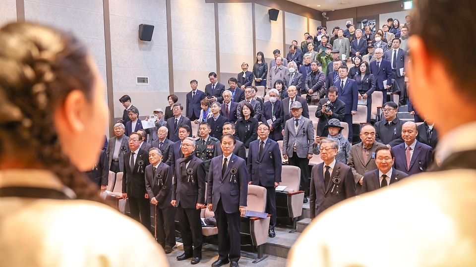 권오을 국가보훈부 장관이 3월 26일 서울시 중구 안중근의사기념관에서 열린 안중근 의사 순국 116주기 추모식에 참석해 추모사를 하고 있다.