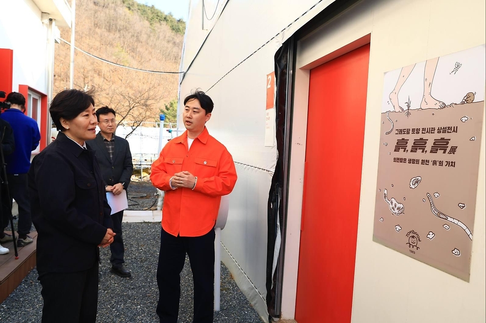 송미령 농림축산식품부 장관이 3월 25일 강원도에서 농업·농촌에 희망을 실현하고 있는 농촌창업가들의 그래도팜과 위로약방을 방문하고 있다.