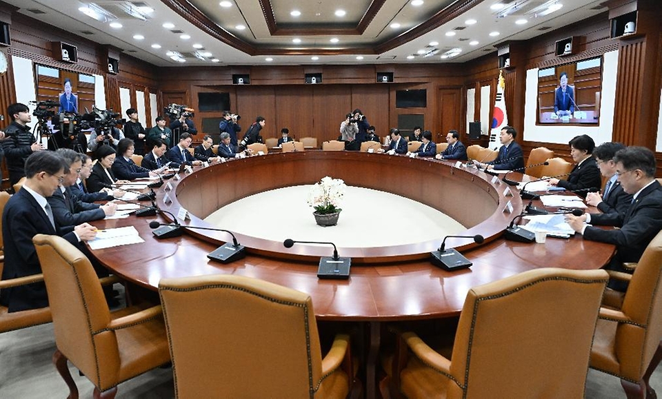 구윤철 부총리 겸 재정경제부 장관이 3월 26일 서울 종로구 정부서울청사에서 열린 '민생물가 특별관리 관계장관 TF'를 주재, 모두발언을 하고 있다.