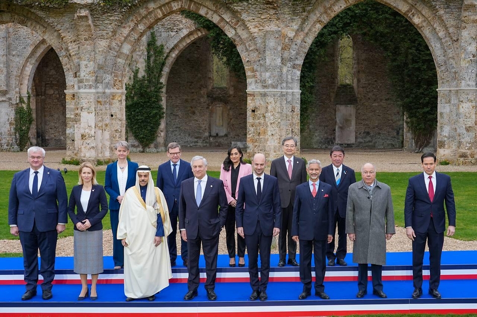 조현 외교장관이 3월 26~27일(현지 시간)간 프랑스 이블린 지역에서 개최된 제1차 주요 7개국 협의체(G7) 외교장관회의에 참석해 글로벌 거버넌스 개혁, 재건, 범국가적 위협과 주권 등 주요 현안을 논의하고 있다.