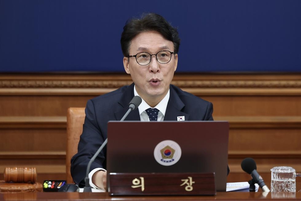 김민석 국무총리가 3월 30일 세종대로 정부서울청사에서 열린 임시국무회의를 주재, 모두발언을 하고 있다.