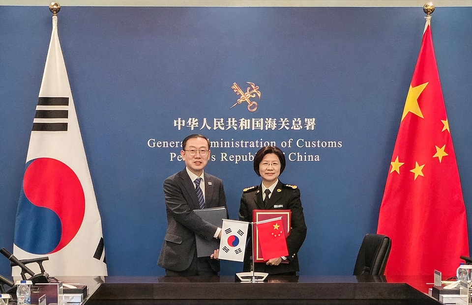 이명구 관세청장이 3월 19일(현지 시각) 중국 베이징 소재 중국해관 박물관에서 중국 해관총서와 함께 '제20차 한-중 관세청장 회의'를 개최하고 있다.