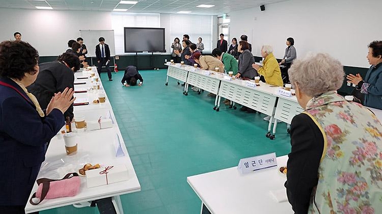 최휘영 문화체육관광부 장관이 3월 26일 광주광역시를 찾아 아시아문화중심도시 조성사업 현장을 점검하고 있다. 또한 대통령 소속 '제9기 아시아문화중심도시 조성위원회' 위촉식에 참석한 후, 조성사업의 핵심 거점인 옛 전남도청과 국립아시아문화전당을 방문해 다양한 현장 의견을 듣고 지원 방안을 논의하고 있다.