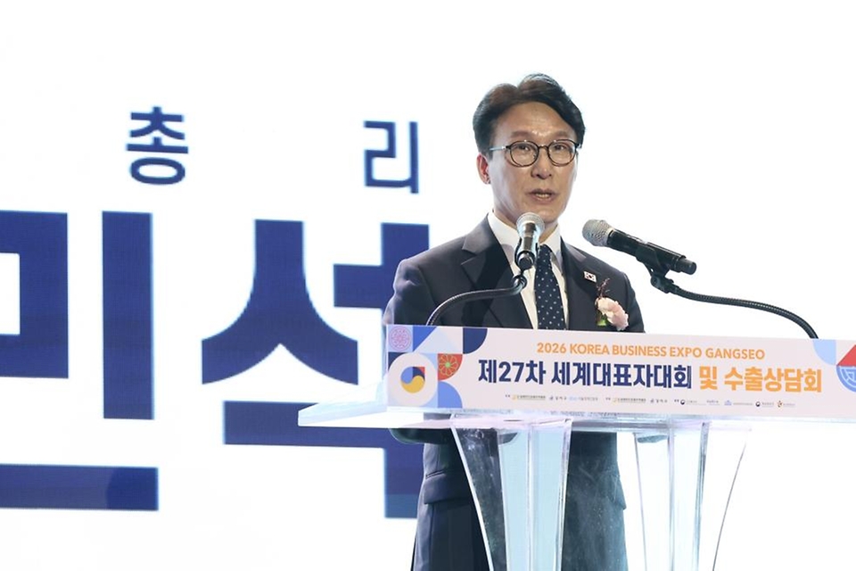 김민석 국무총리가 3월 30일 강서구 코엑스 마곡에서 열린 2026 코리아 비즈니스 엑스포 강서 개회식에 참석, 축사 및 기념촬영을 하고 있다.