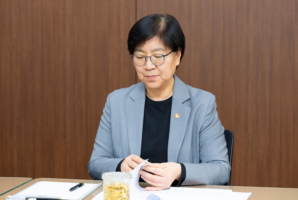 정은경 보건복지부 장관이 3월 31일 서울에서 중동전쟁 장기화에 대비한 비상경제대응 민생복지반 제1차 관계부처 점검회의를 개최하고, 민생복지반 소속 각 부처의 주요 추진과제 및 현장 동향 등을 논의하고 있다.