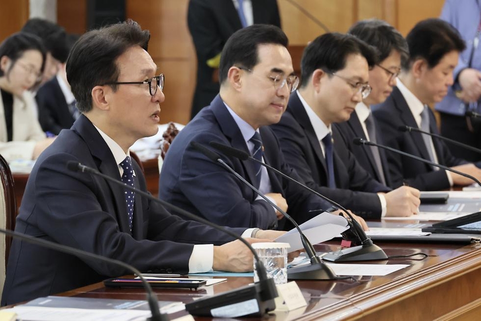 김민석 국무총리가 4월 1일 세종대로 정부서울청사에서 열린 제2차 국토대전환 범정부추진협의회를 주재하고 있다.