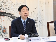 구윤철 부총리 겸 재정경제부 장관이 4월 1일 서울 종로구 정부서울청사에서 열린 거시재정금융 간담회에서 모두발언을 하고 있다.