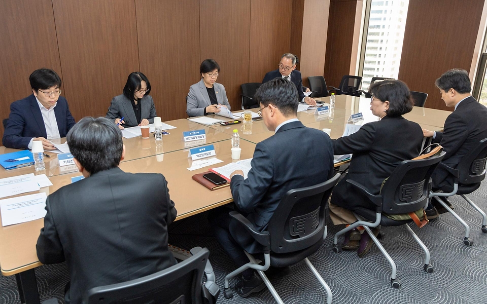 정은경 보건복지부 장관이 3월 31일 서울에서 중동전쟁 장기화에 대비한 비상경제대응 민생복지반 제1차 관계부처 점검회의를 개최하고, 민생복지반 소속 각 부처의 주요 추진과제 및 현장 동향 등을 논의하고 있다.