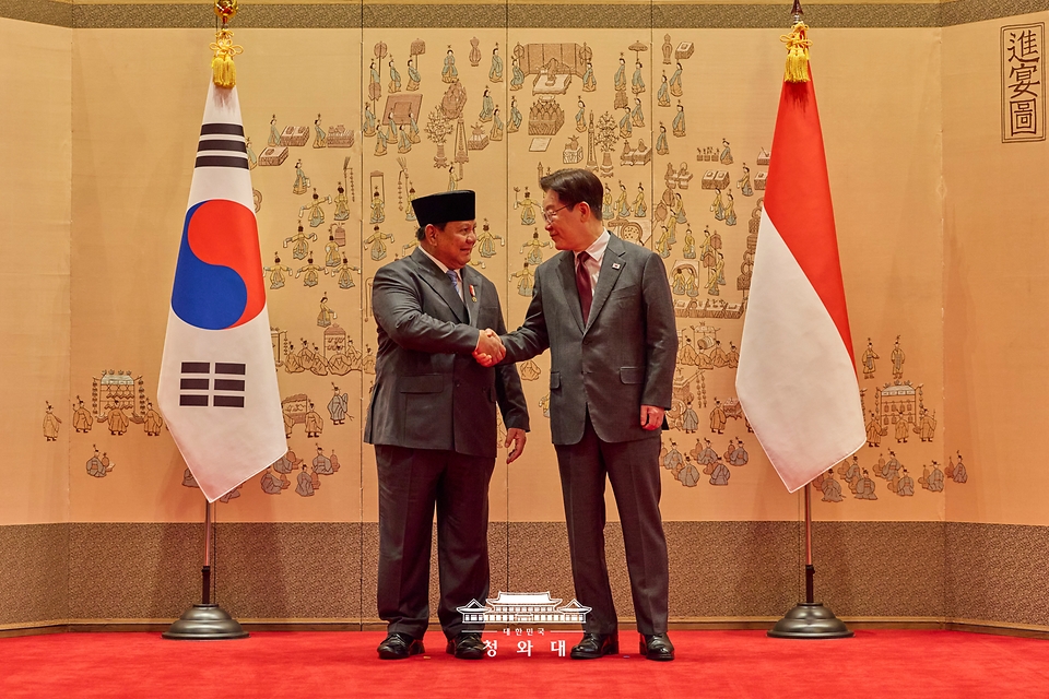 이재명 대통령이 4월 1일 청와대에서 국빈 방한한 프라보워 수비안토 인도네시아 대통령과 기념 촬영을 하고 있다.