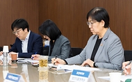 정은경 보건복지부 장관이 3월 31일 서울에서 중동전쟁 장기화에 대비한 비상경제대응 민생복지반 제1차 관계부처 점검회의를 개최하고, 민생복지반 소속 각 부처의 주요 추진과제 및 현장 동향 등을 논의하고 있다.