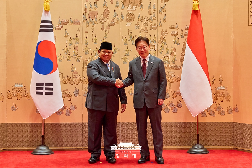 이재명 대통령이 4월 1일 청와대에서 국빈 방한한 프라보워 수비안토 인도네시아 대통령과 기념 촬영을 하고 있다.