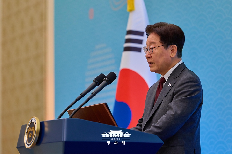 이재명 대통령이 4월 1일 청와대에서 열린 프라보워 수비안토 인도네시아 대통령 국빈 방한 환영 오찬에서 환영사를 하고 있다.