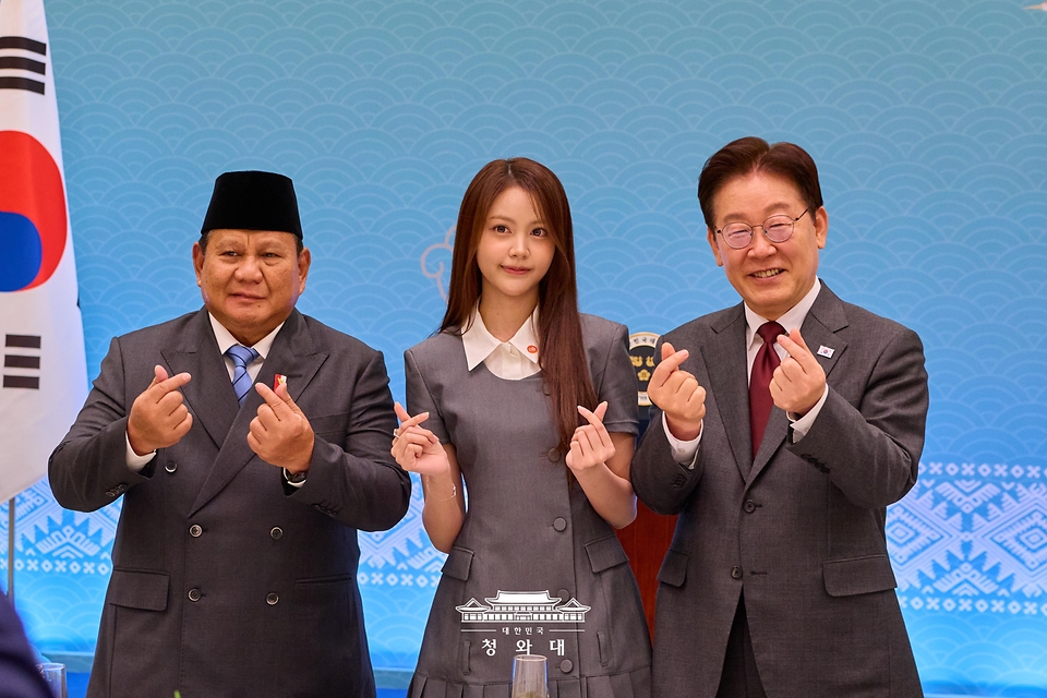 이재명 대통령과 프라보워 수비안토 인도네시아 대통령이 4월 1일 청와대에서 열린 국빈 방한 환영 오찬에서 기념 촬영하고 있다.