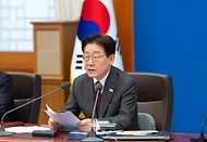 이재명 대통령이 4월 1일 청와대에서 열린 비상경제점검회의에서 발언하고 있다. 