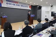 김민석 국무총리가 4월 2일 종로구 서울글로벌센터에서 열린 문익환 방북-4·2공동성명 37주년 기념 국제토론회에 참석, 축사를 하고 있다.