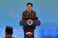 이재명 대통령이 4월 1일 청와대에서 열린 프라보워 수비안토 인도네시아 대통령 국빈 방한 환영 오찬에서 환영사를 하고 있다.
