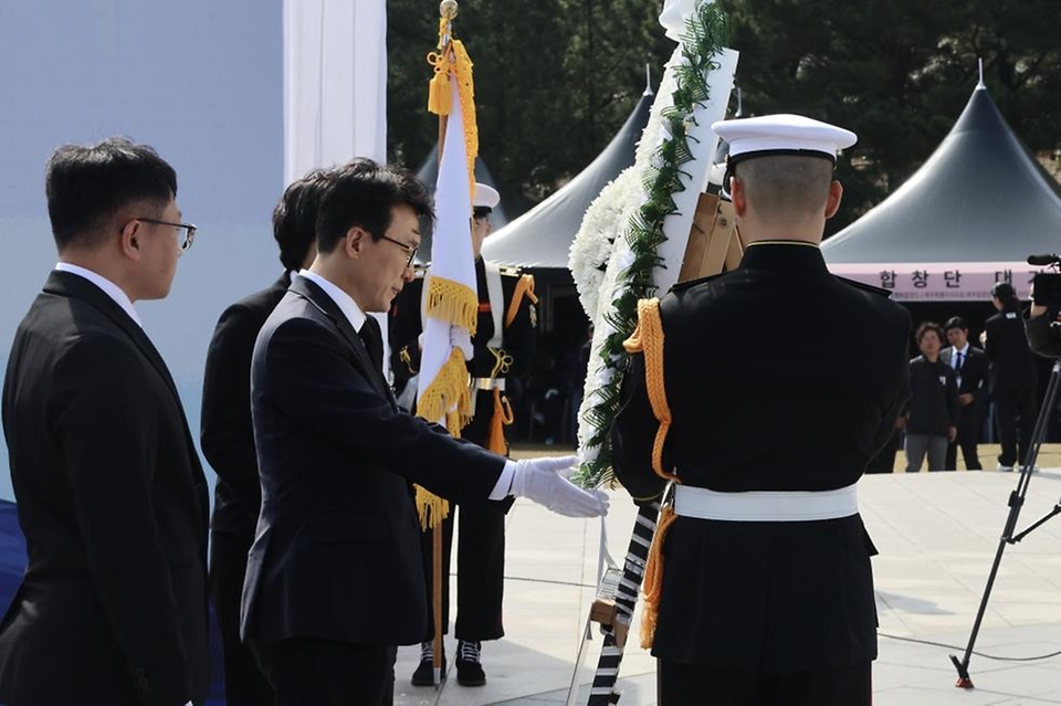 김민석 국무총리가 4월 3일 제주 4·3 평화공원에서 열린 제78주년 제주 4·3 희생자 추념식에서 추념사를 하고 있다.