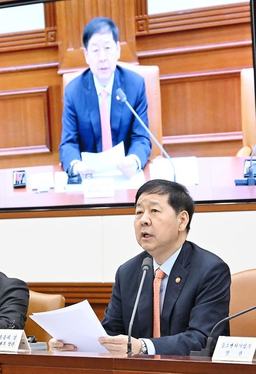 구윤철 부총리 겸 재정경제부 장관이 4월 3일 서울 종로구 정부서울청사에서 열린 '비상경제본부회의 겸 경제관계장관회의'를 주재, 모두발언을 하고 있다.
