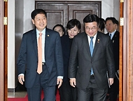 구윤철 부총리 겸 재정경제부 장관이 4월 3일 서울 종로구 정부서울청사에서 열린 '비상경제본부회의 겸 경제관계장관회의'를 주재, 모두발언을 하고 있다.