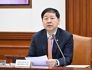 구윤철 부총리 겸 재정경제부 장관이 4월 3일 서울 종로구 정부서울청사에서 열린 '비상경제본부회의 겸 경제관계장관회의'를 주재, 모두발언을 하고 있다.