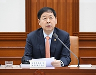 구윤철 부총리 겸 재정경제부 장관이 4월 3일 서울 종로구 정부서울청사에서 열린 '비상경제본부회의 겸 경제관계장관회의'를 주재, 모두발언을 하고 있다.