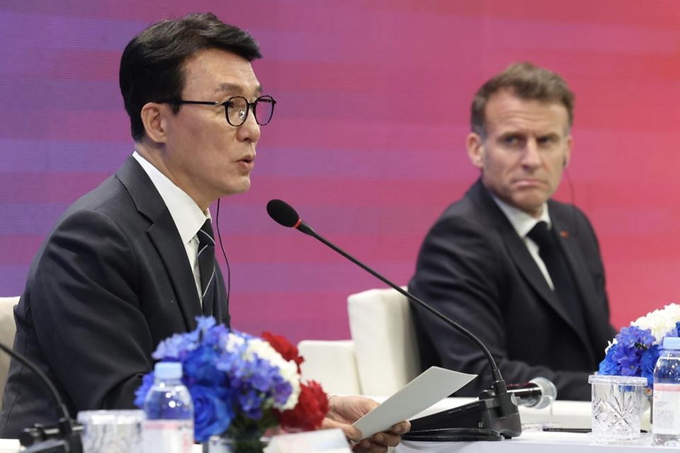 김민석 국무총리가 4월 3일 여의도 FKI타워에서 열린 한-프랑스 경제계 미래대화 폐회식에 참석, 축사를 하고 있다.