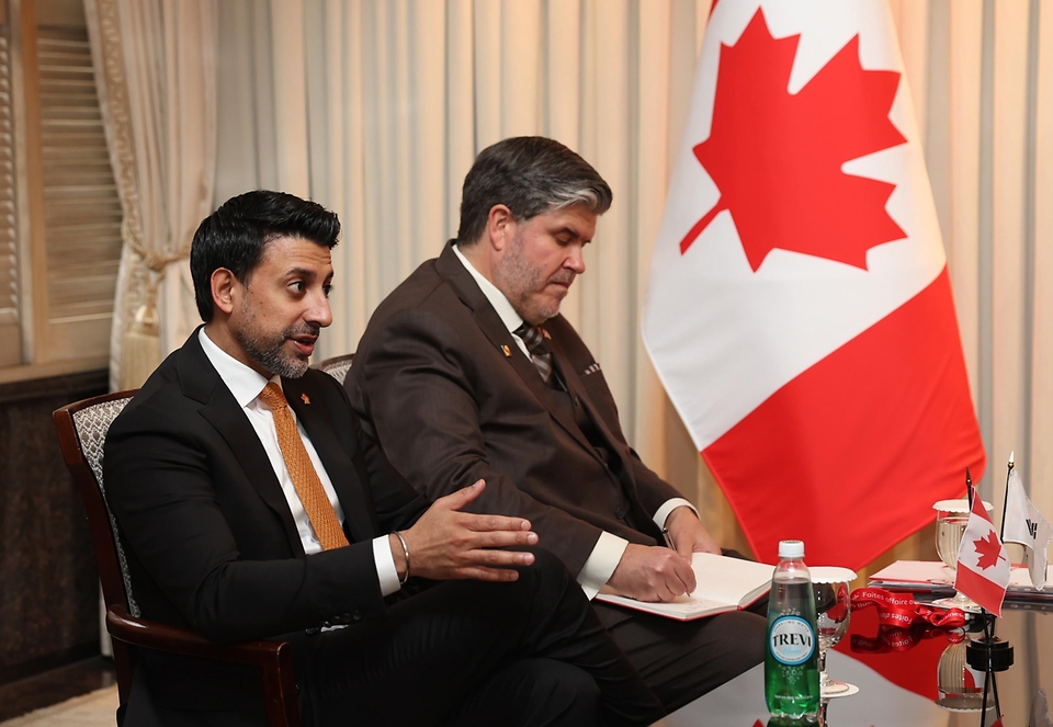 김정관 산업통상부 장관이 3월 31일 서울 중구 롯데호텔에서 마닌더 시두(Maninder Sidhu) 국제통상부 장관과 면담을 갖고, 양국 간 통상 현황 및 경제 협력 등을 논의하고 있다.