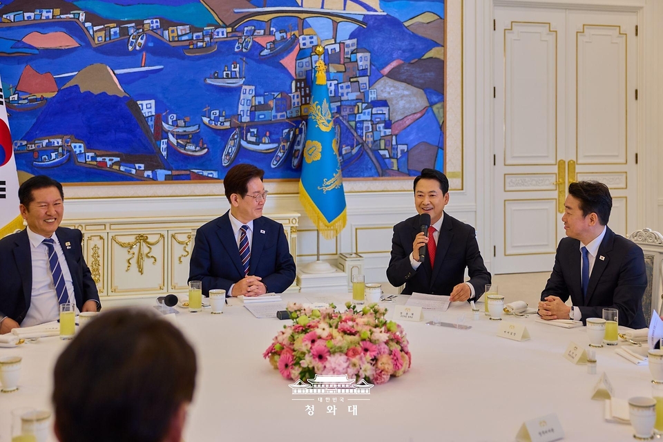 국민의힘 장동혁 대표가 4월 7일 청와대에서 이재명 대통령이 참석한 여·야·정 민생경제 협의체 회담에서 발언하고 있다.