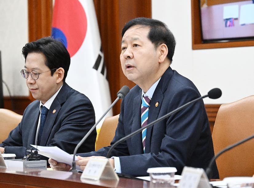 구윤철 부총리 겸 재정경제부 장관이 4월 9일 서울 종로구 정부서울청사에서 열린 '민생물가 특별관리 관계장관TF'를 주재, 모두발언을 하고 있다.