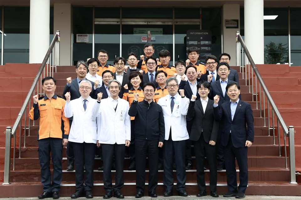 김민석 국무총리가 4월 10일 광주 동구 전남대학교병원에서 열린 응급환자 이송체계 혁신 시범사업 추진상황 종합간담회에서 발언을 하고 있다.