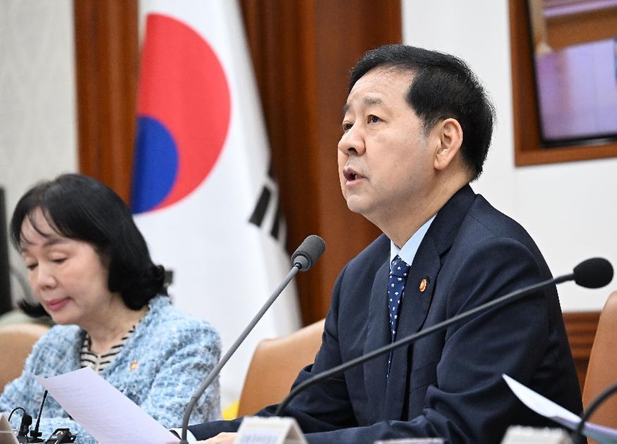 구윤철 부총리 겸 재정경제부 장관이 4월 10일 서울 종로구 정부서울청사에서 열린 '비상경제본부회의 겸 경제관계장관회의'를 주재, 모두발언을 하고 있다.