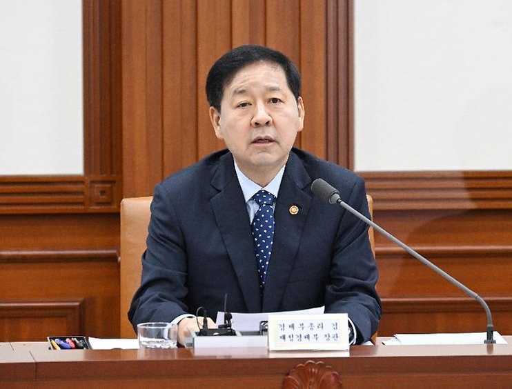 구윤철 부총리 겸 재정경제부 장관이 4월 10일 서울 종로구 정부서울청사에서 열린 '비상경제본부회의 겸 경제관계장관회의'를 주재, 모두발언을 하고 있다.