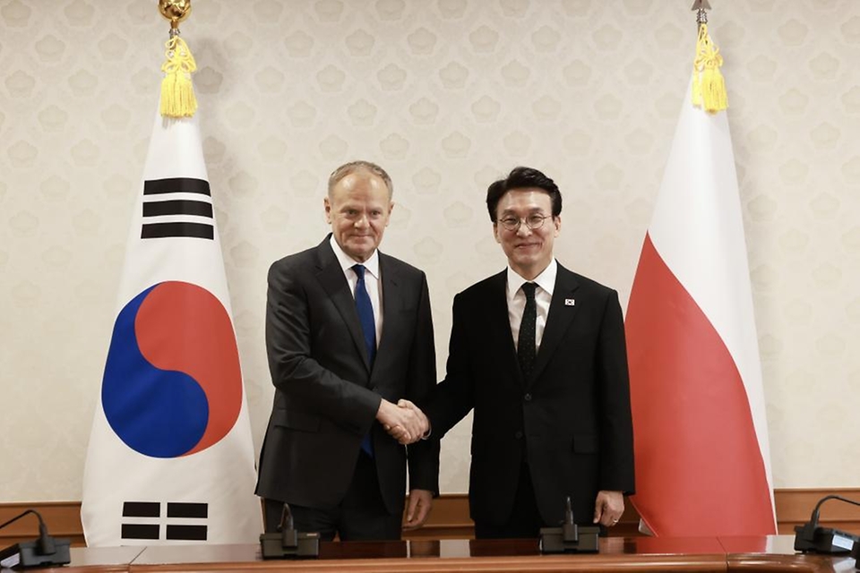 김민석 국무총리가 4월 13일 세종대로 정부서울청사에서 도날드 투스크 폴란드 총리를 접견, 인사 및 회담을 하고 있다.