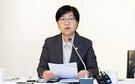 정은경 보건복지부 장관이 4월 14일 서울 중구 콘퍼런스 하우스 달개비에서 보건의약단체 및 유관부처와 함께 중동전쟁으로 인한 의약품, 의료기기 등 의료제품의 수급불안정을 해소하기 위한 중동전쟁 대응 제3차 보건의약단체 회의를 개최하고 있다.