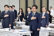 최교진 교육부 장관이 4월 15일 서울 중구 은행회관에서 형사미성년자(촉법소년) 연령 기준에 관한 제도적 보완 방안을 주제로 제2차 포럼에 참석하고 있다.