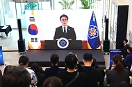 송미령 농림축산식품부 장관이 4월 16일 전북 익산 국가식품클러스터에서 식품 분야 청년 창업가를 육성하기 위한 'K-푸드 창업사관학교' 제1기 입교식을 개최하고 있다.