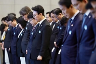 김민석 국무총리가 4월 16일 세종 다솜로 세종컨벤션센터에서 열린 제12회 국민안전의 날 기념식에서 기념사를 하고 있다.