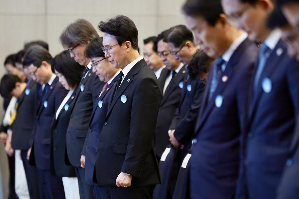 김민석 국무총리가 4월 16일 세종 다솜로 세종컨벤션센터에서 열린 제12회 국민안전의 날 기념식에서 기념사를 하고 있다.