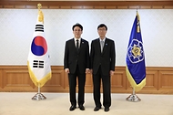 김민석 국무총리가 4월 15일 세종대로 정부서울청사에서 장애인정책조정위원회 민간위원 위촉장 수여 및 회의를 주재하고 있다.