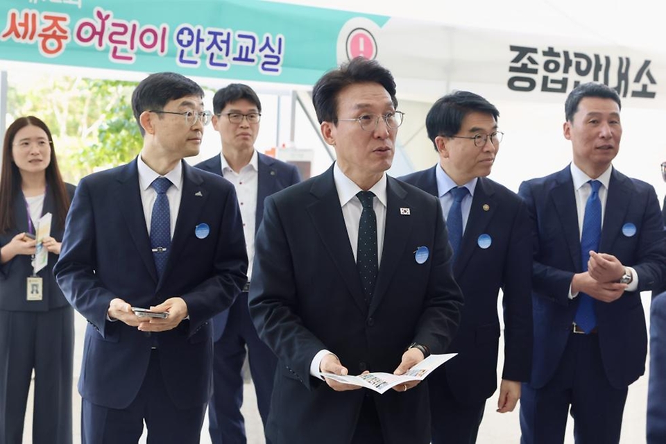 김민석 국무총리가 4월 16일 세종 다솜로 세종컨벤션센터에서 열린 제12회 국민안전의 날 기념식에서 기념사를 하고 있다.